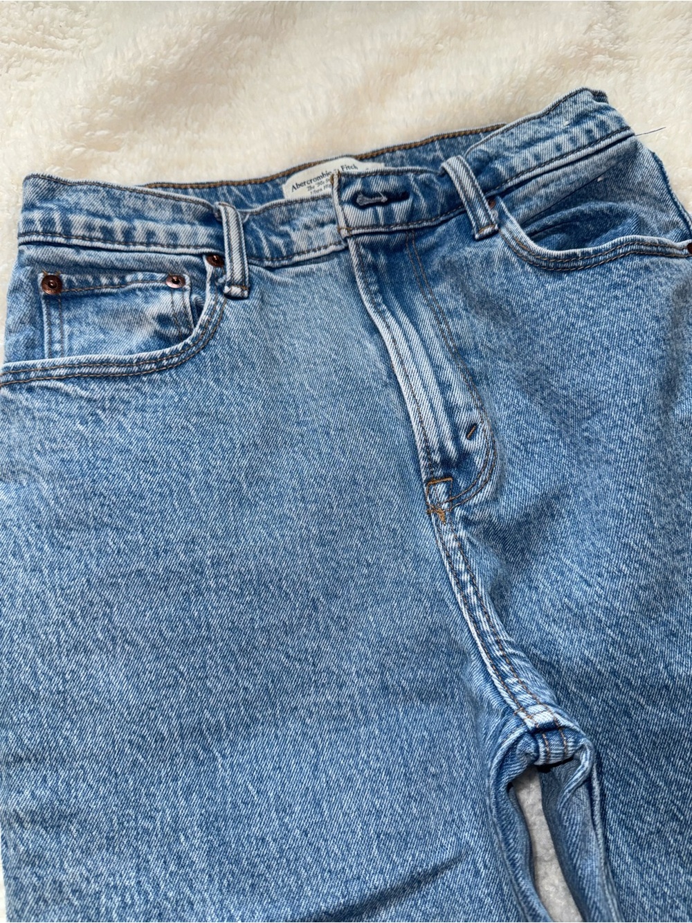 Abercrombie & Fitch 90s Straight Ultra High Rise, Medium Wash